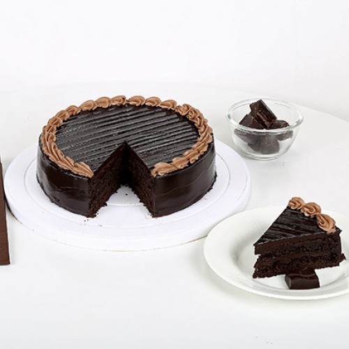 Chocolate Truffle Royal Cake Delivery in Noida