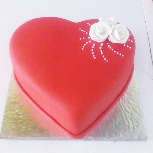 Romantic Red Heart Designer Cake Delivery in Noida