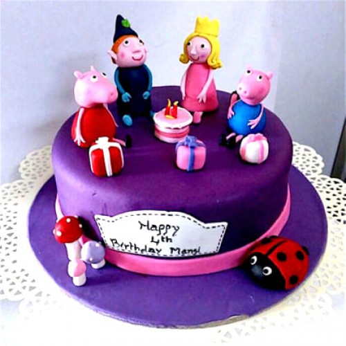 Lovely Peppa Pig Family Fondant Cake Delivery in Noida