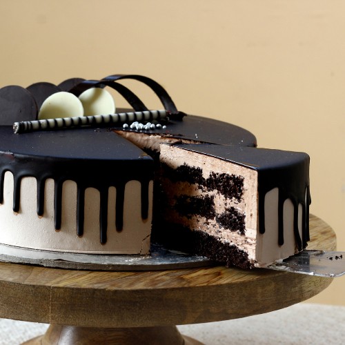 Chocolate Cream Cake Delivery in Noida