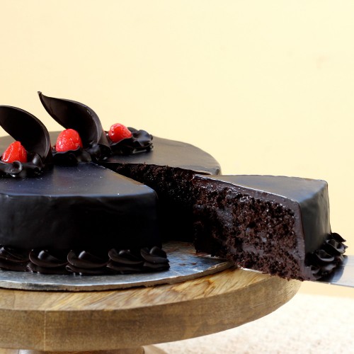 Chocolate Truffle Cream Cake Delivery in Noida