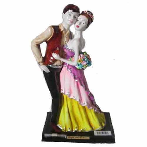 Romantic Ceramic Couple Delivery in Noida