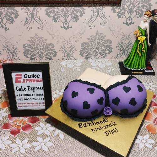 Boobs Designer Cake Delivery in Noida