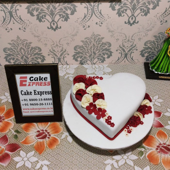 Tender Heart Designer Fondant Cake