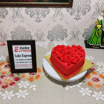 Hot Red Valentine Heart Fondant Cake