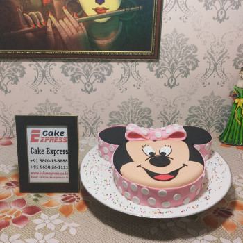 Cute Minnie Mouse Face Fondant Cake