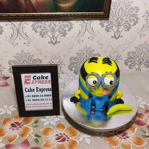 Minion Delight Fondant Cake in Noida