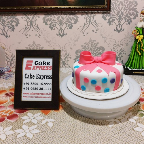 Pink Bow & Polka Dots Cake in Noida
