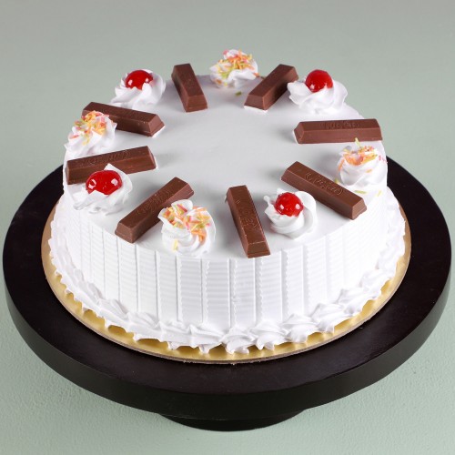 KitKat Vanilla Cake Delivery in Noida