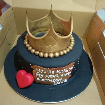 Golden Crown Theme Fondant Cake Golden Crown Theme Fondant Cake