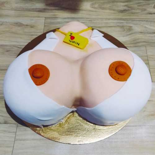 Naked Boobs Adult Cake Delivery in Noida