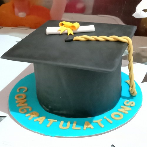 Graduation Cap Fondant Cake Delivery in Noida