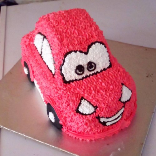 Red Designer Car Cake Delivery in Noida