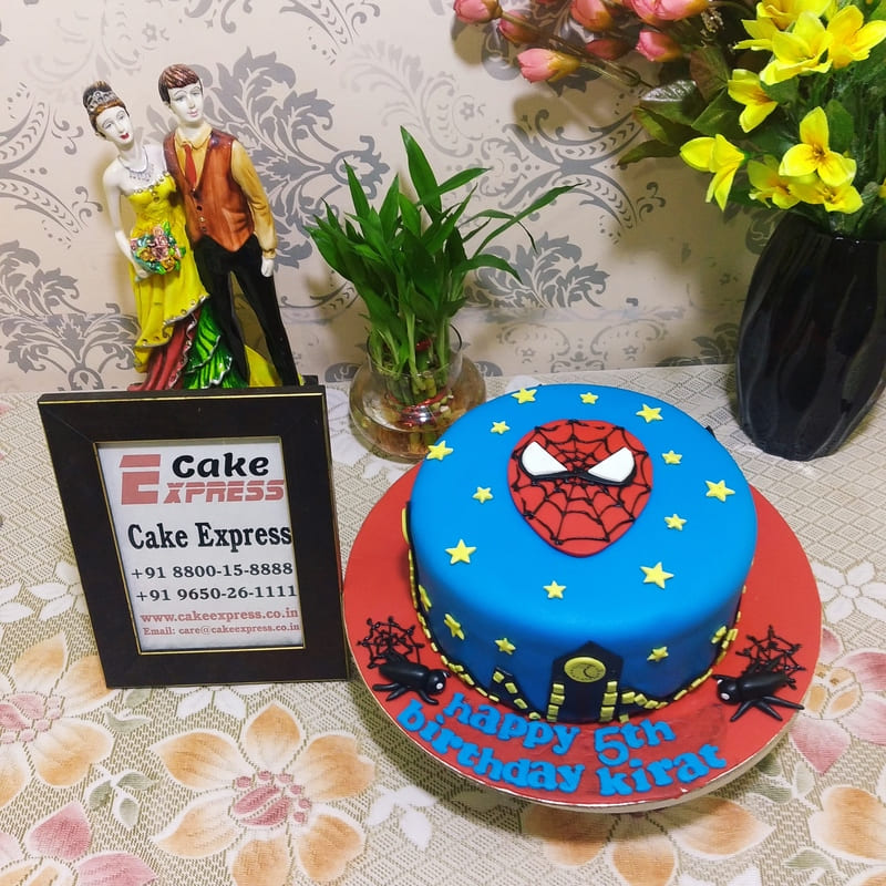 Mounted coin Batman Spiderman – Darling's Cupcakes