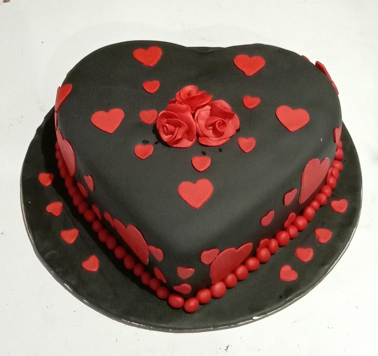 Heart Red Cake at Rs 1000/kilogram in Ghaziabad | ID: 19515483991